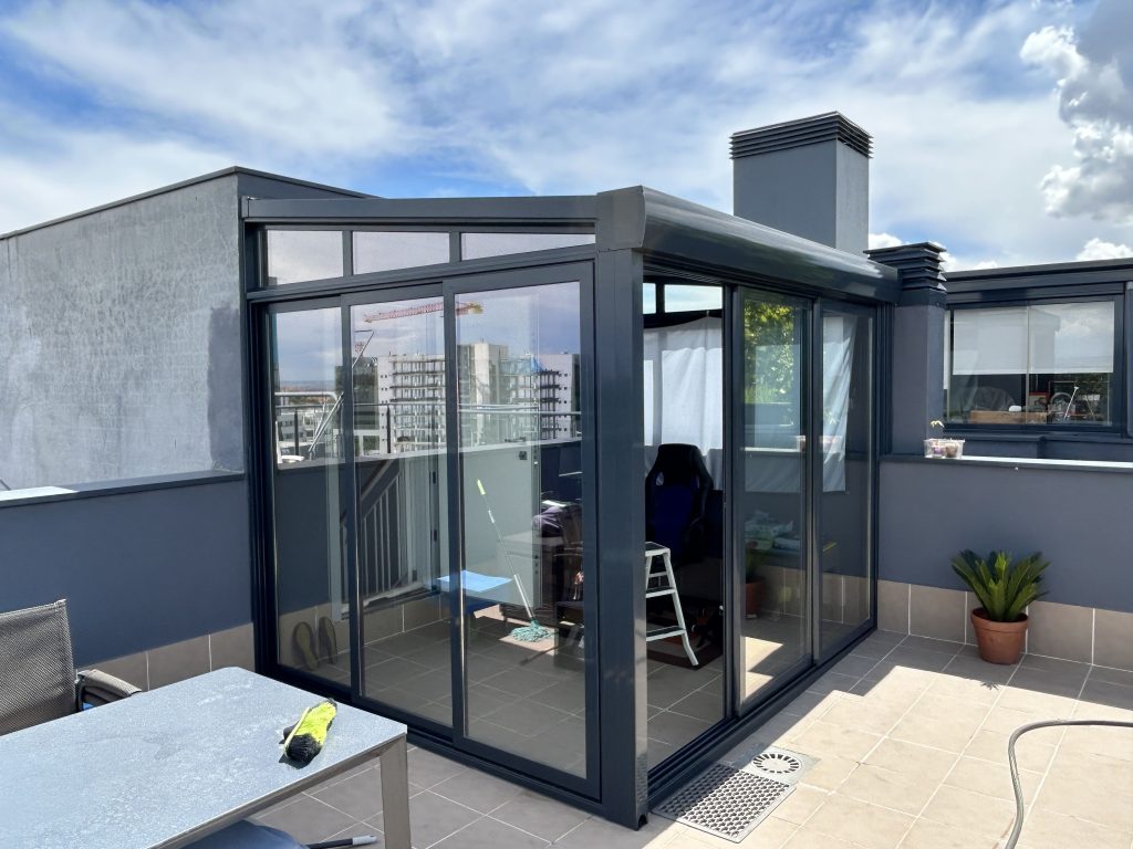 Cerramientos de terrazas en Madrid: Disfruta de tu espacio todo el año 18